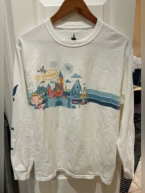 Disney DisneyLand Castle Long Sleeve graphic T-shirt